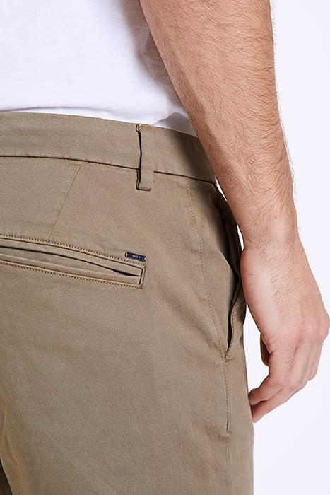 KHAKI CHINOS 4