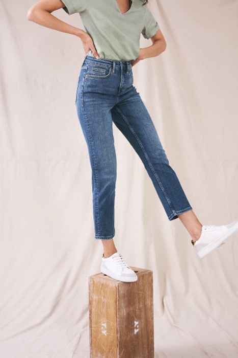 ANYA STRAIGHT ANKLE JEAN MID DENIM 2
