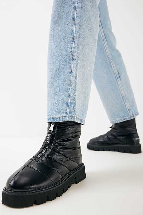 YETI BOOT BLACK ARTIFICIAL 2