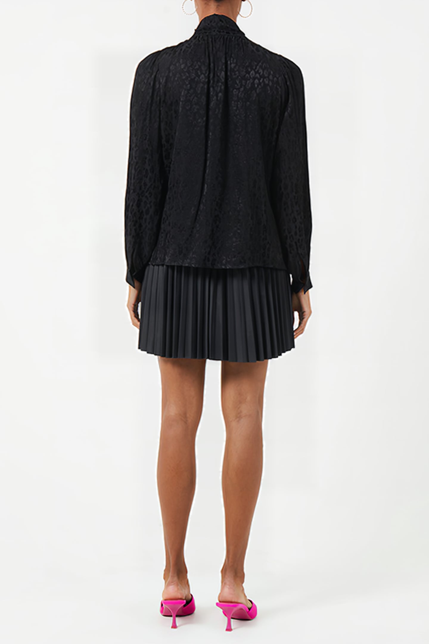 CARIA LEOP JACQ BUTTON NK TOP BLACK 4