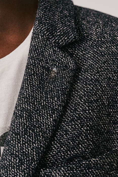 BLACK SEMI-PLAIN COAT 3