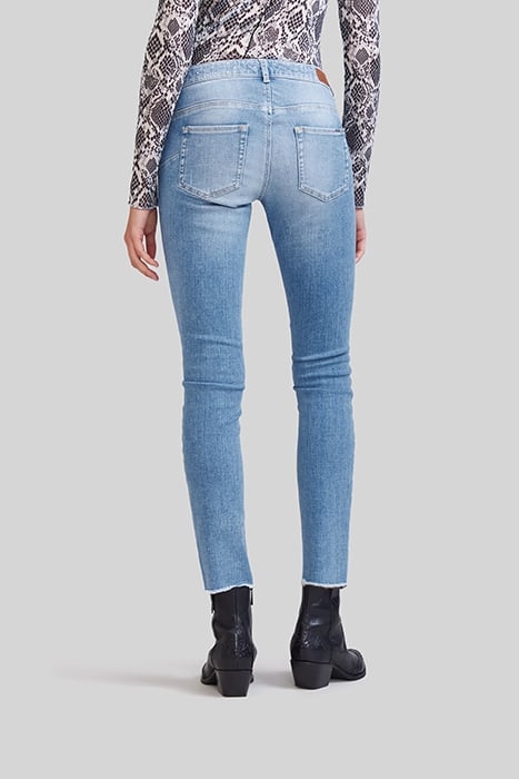 LIGHT BLUE SLIM JEANS WITH DIAMANTÉ BELT 2