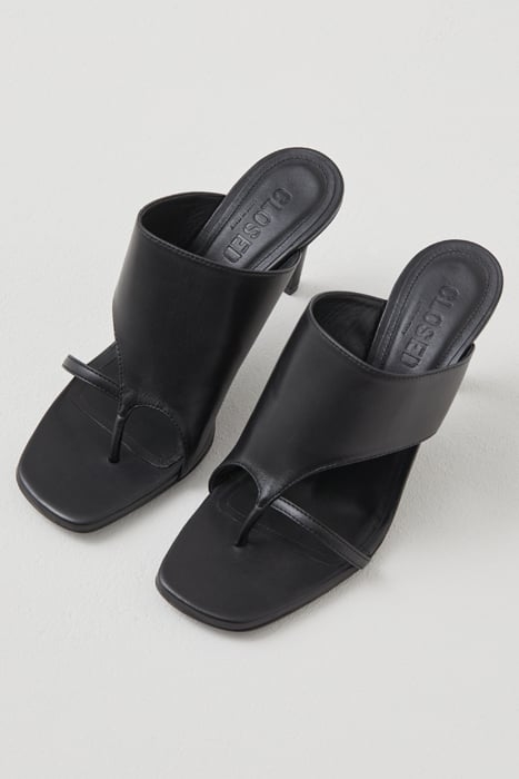 MULE SHOES BLACK 4