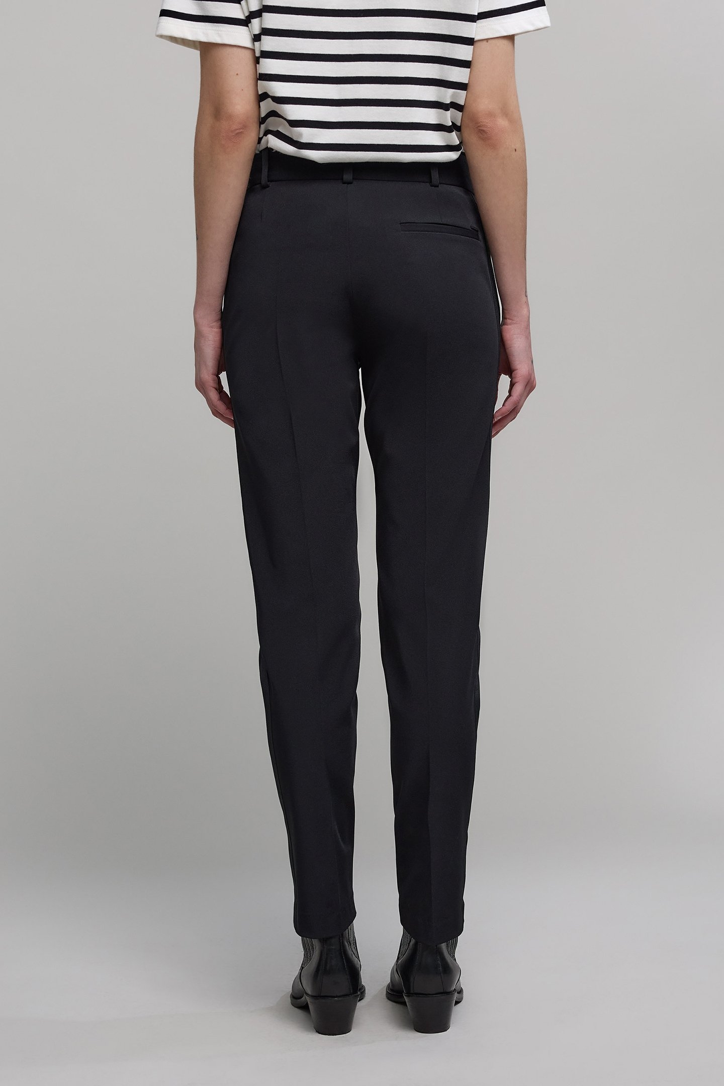 BLACK STRAIGHT-LEG PANTS 2