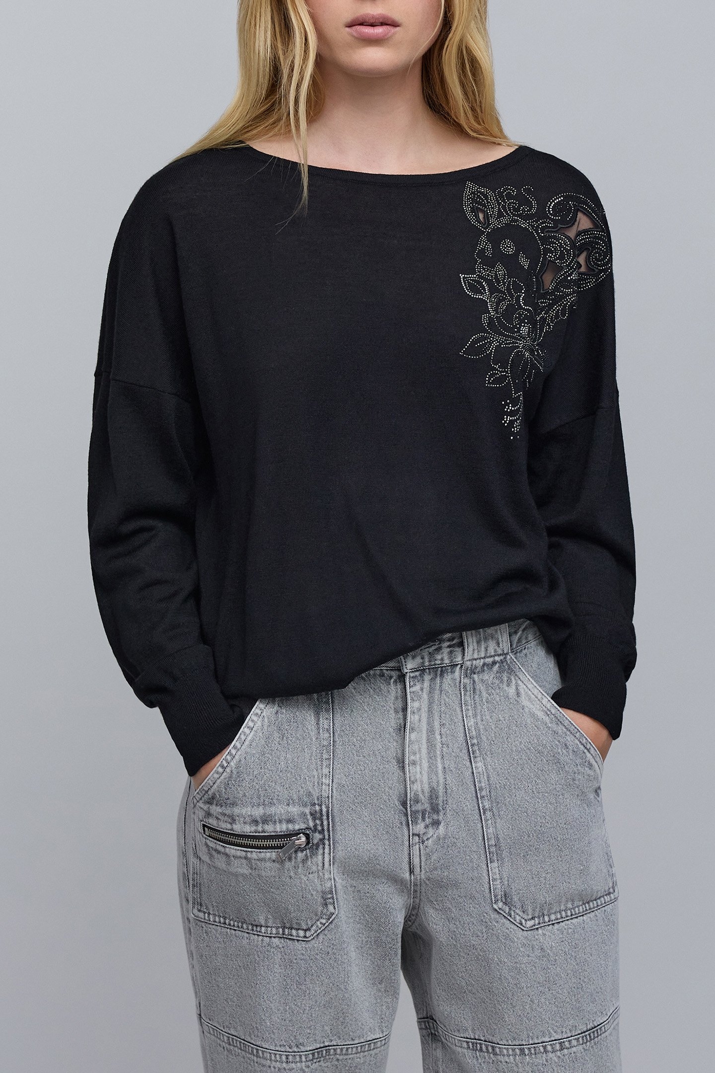 BLACK FRONT/BACK KNIT SWEATER WITH FLOWERS 4