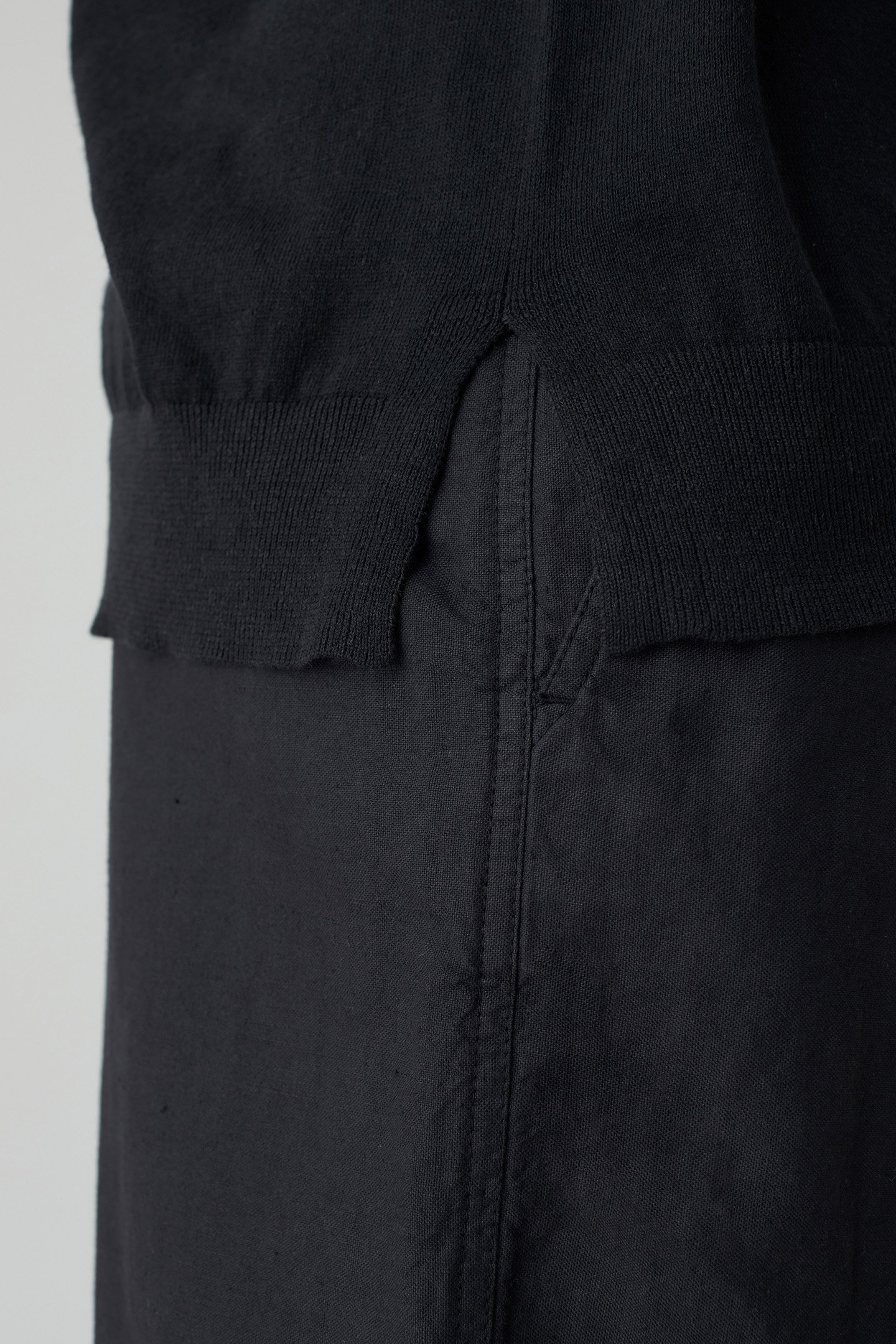 SLEEVELESS TOP KNITS BLACK 5