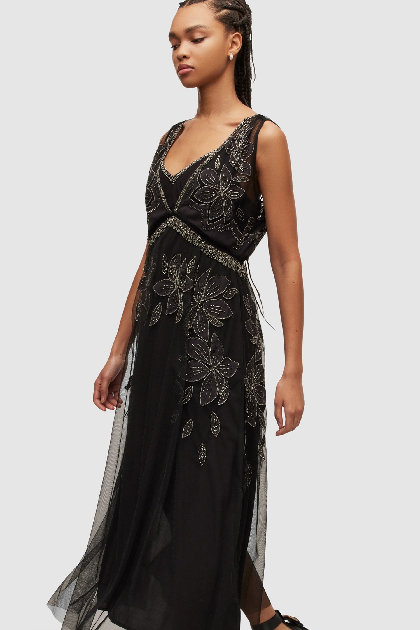 LAIA EMB DRESS BLACK 4