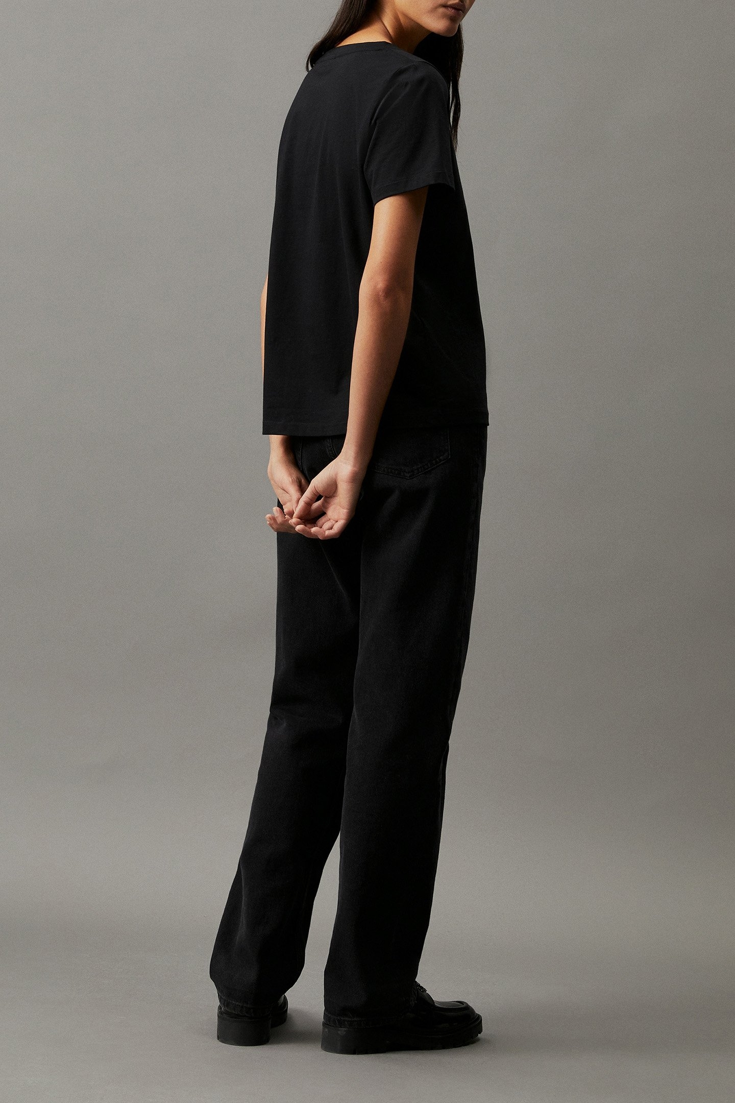 CALVIN KLEIN STANDARD FIT V-NECK T-SHIRT - BLACK 3