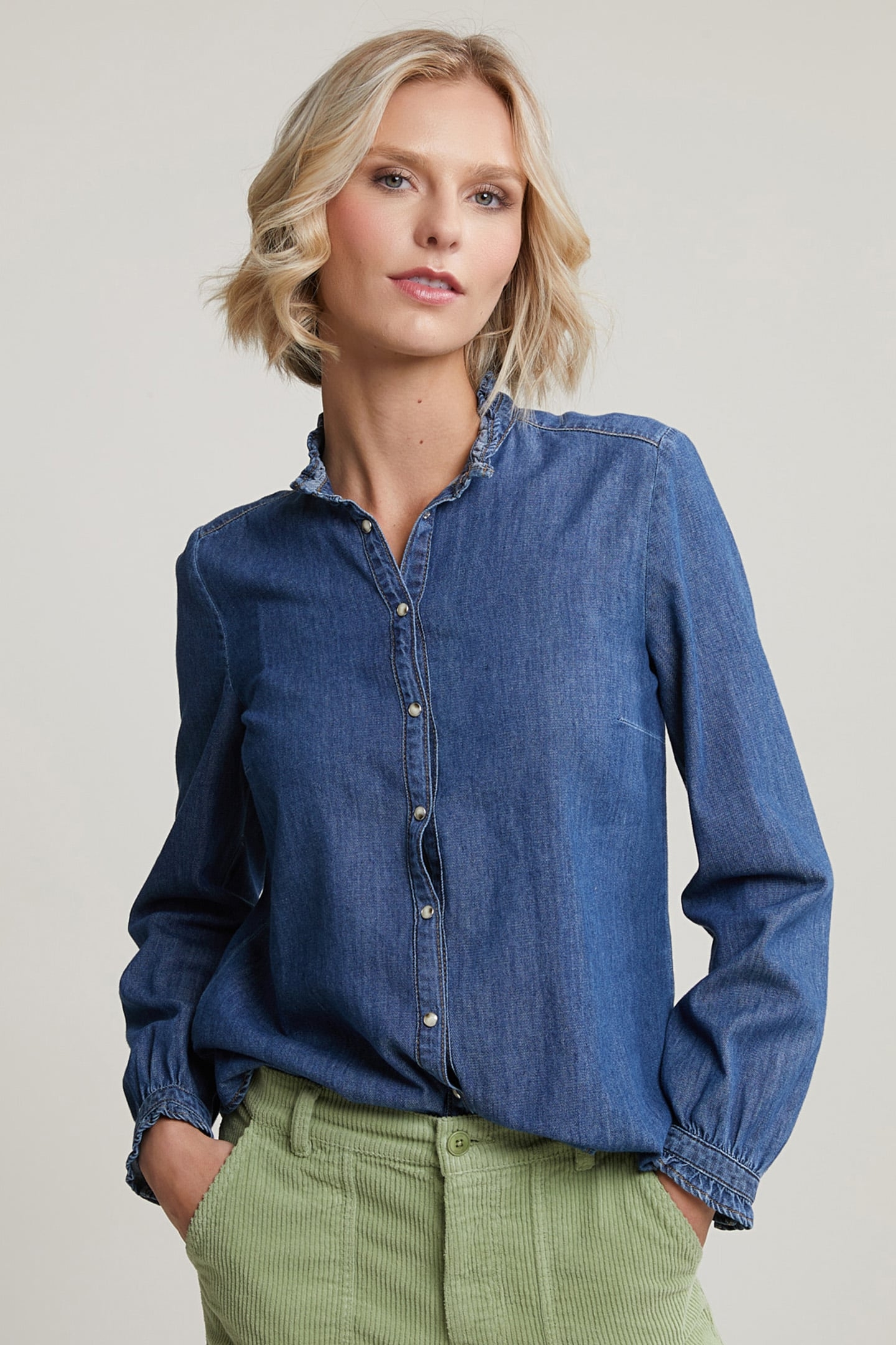 BLUE JEANS BLOUSE RUFFLE COLLAR 1