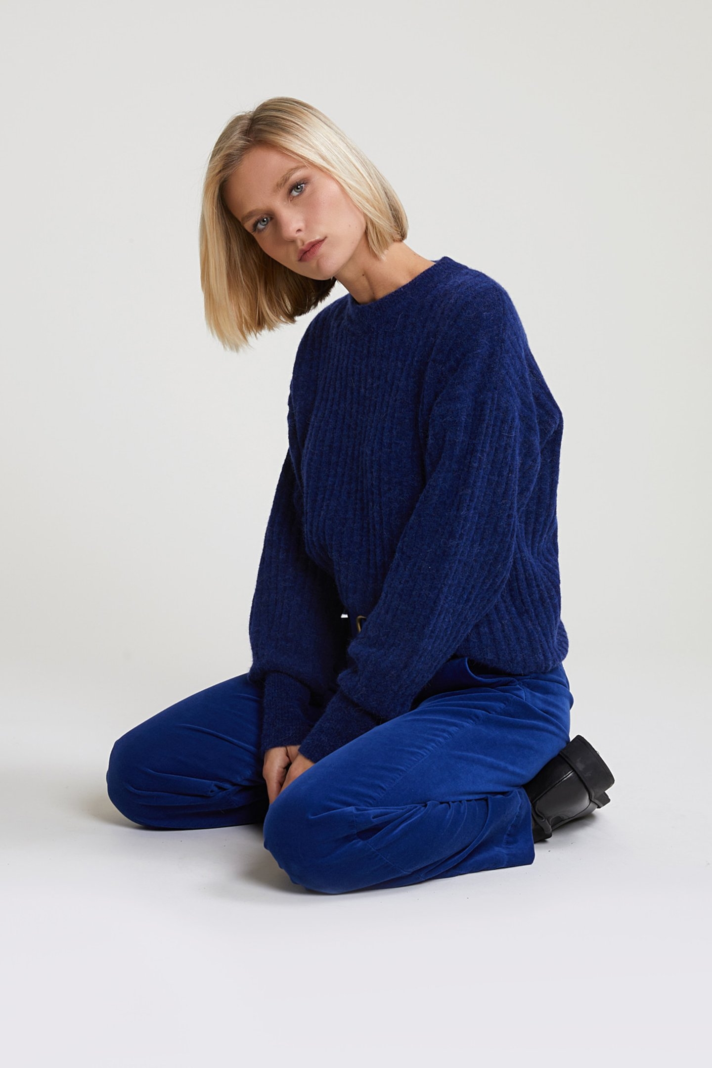 BLUE RIBBED CREW NECK SWEATER 3