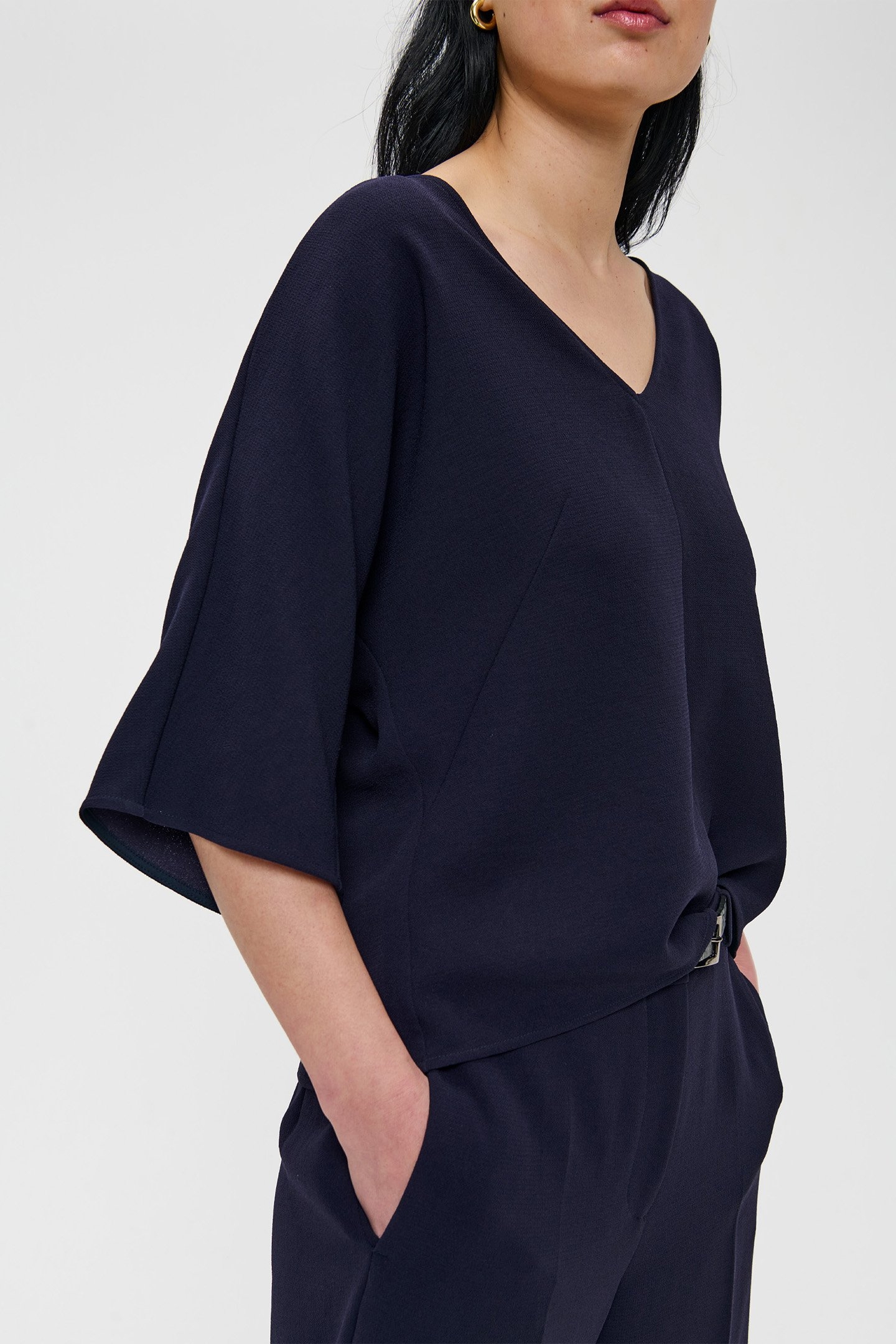 FLOWY V-NECK TOP MIDNIGHT BLUE 5