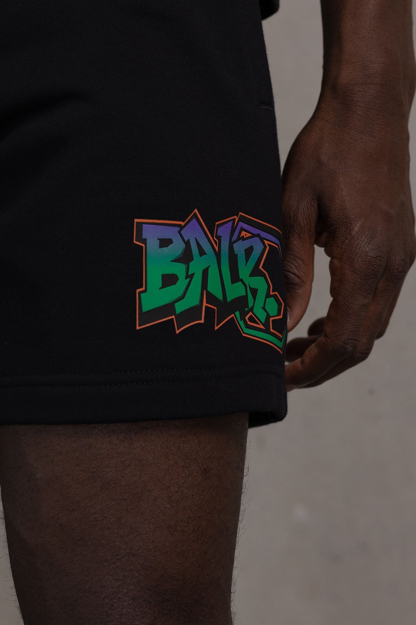 STORM GRAFFITI REGULAR SHORTS JET BLACK 5