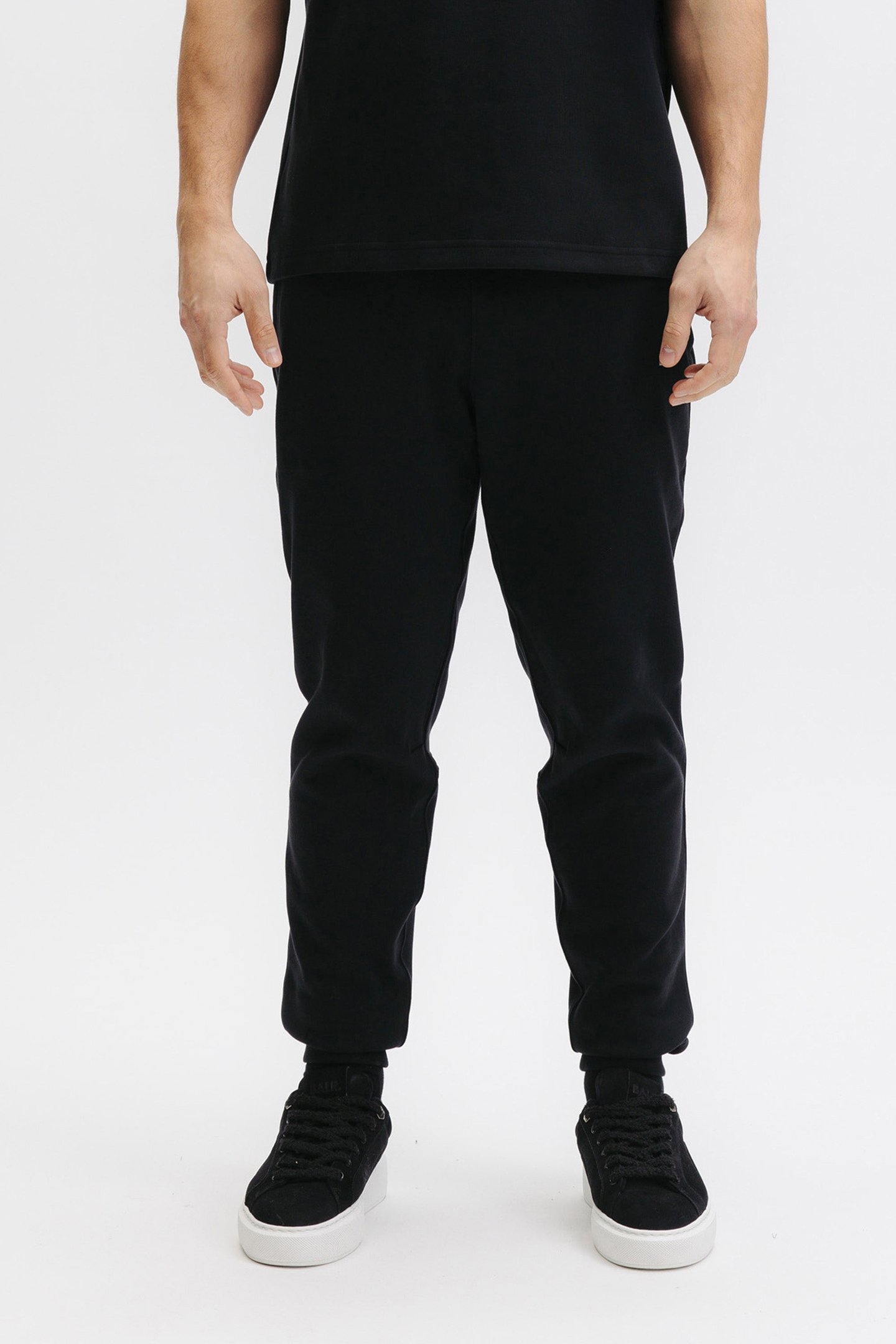Q SERIES JOGGER JET BLACK 1