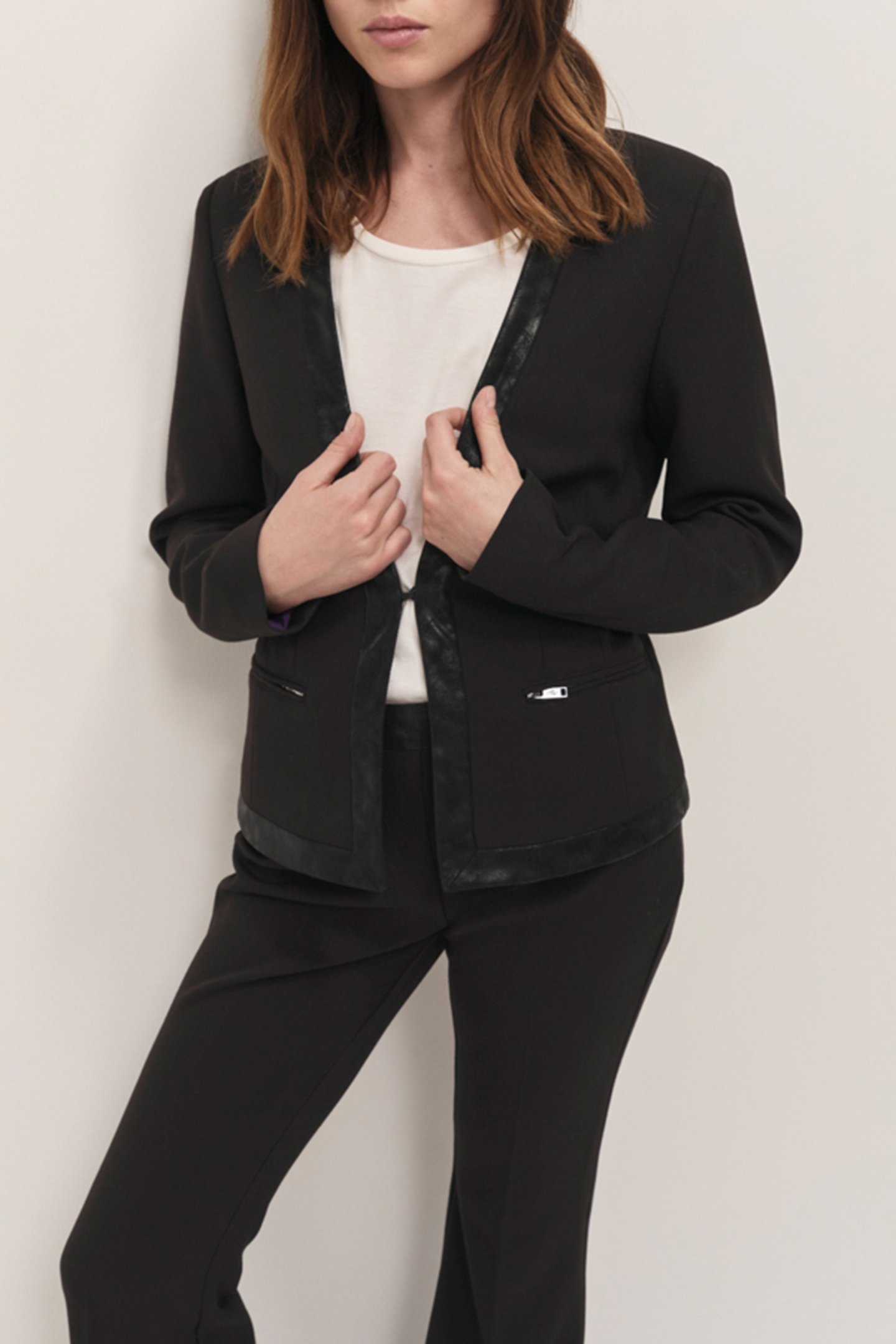 VADI - SHORT BLACK SUIT JACKET WITH CONTRASTING COLLAR 1