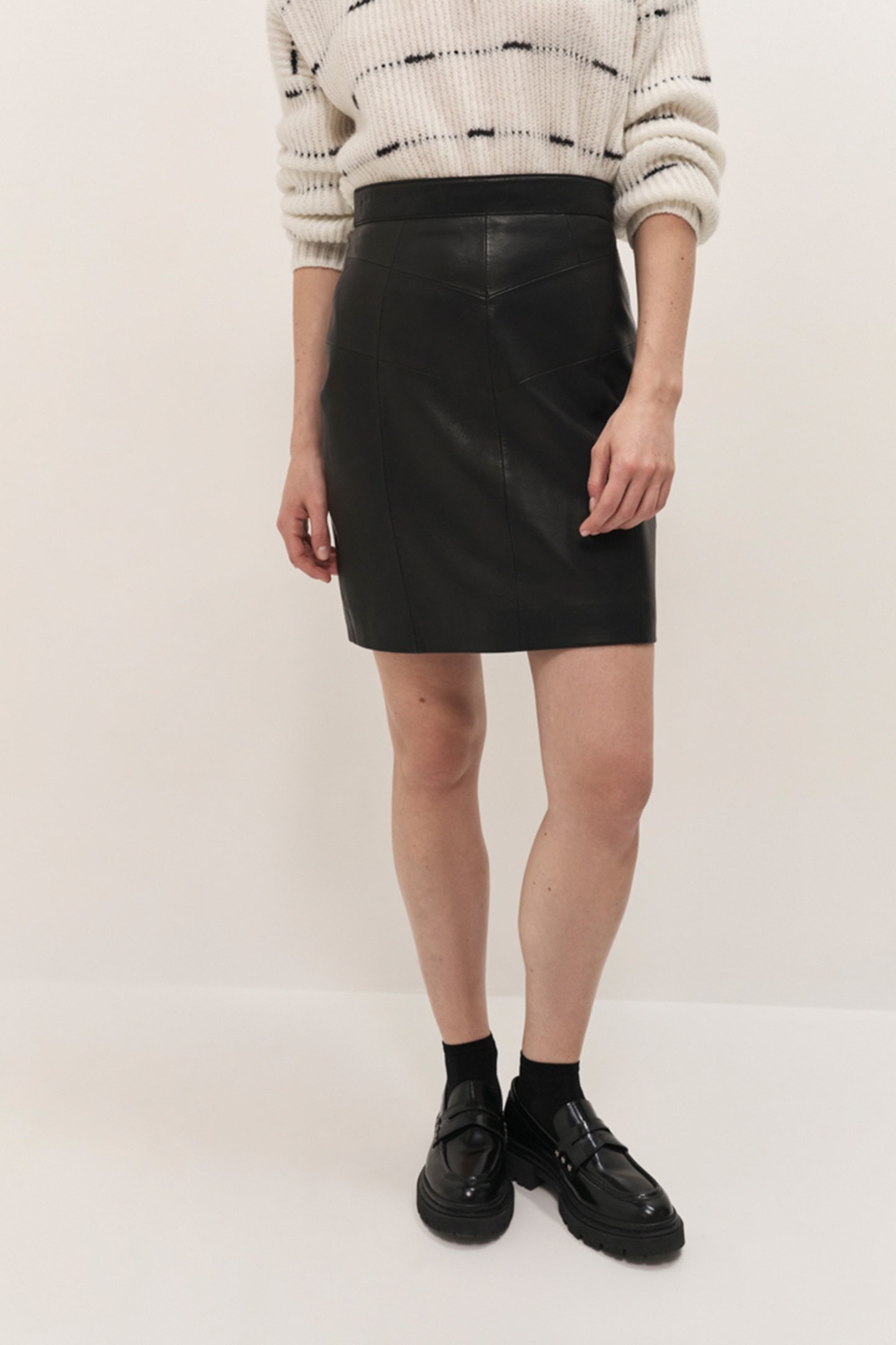 JOANA - SHORT BLACK LEATHER SKIRT 1