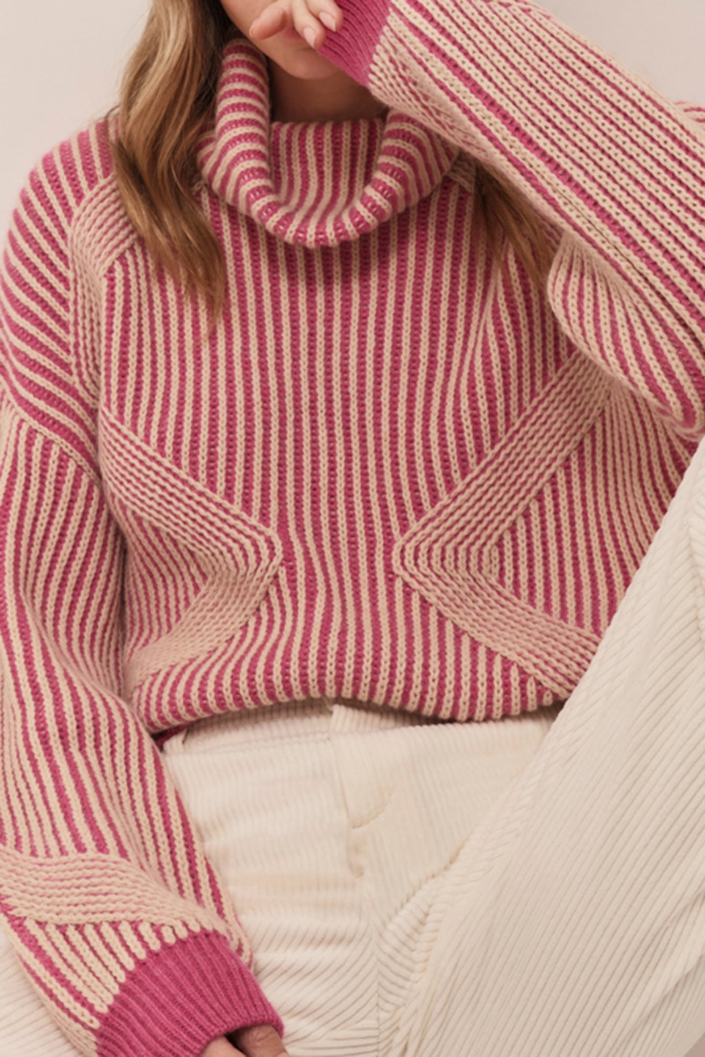 TOKAY - FUCHSIA TWO-TONE RIBBED KNIT TURTLENECK SWEATER 5