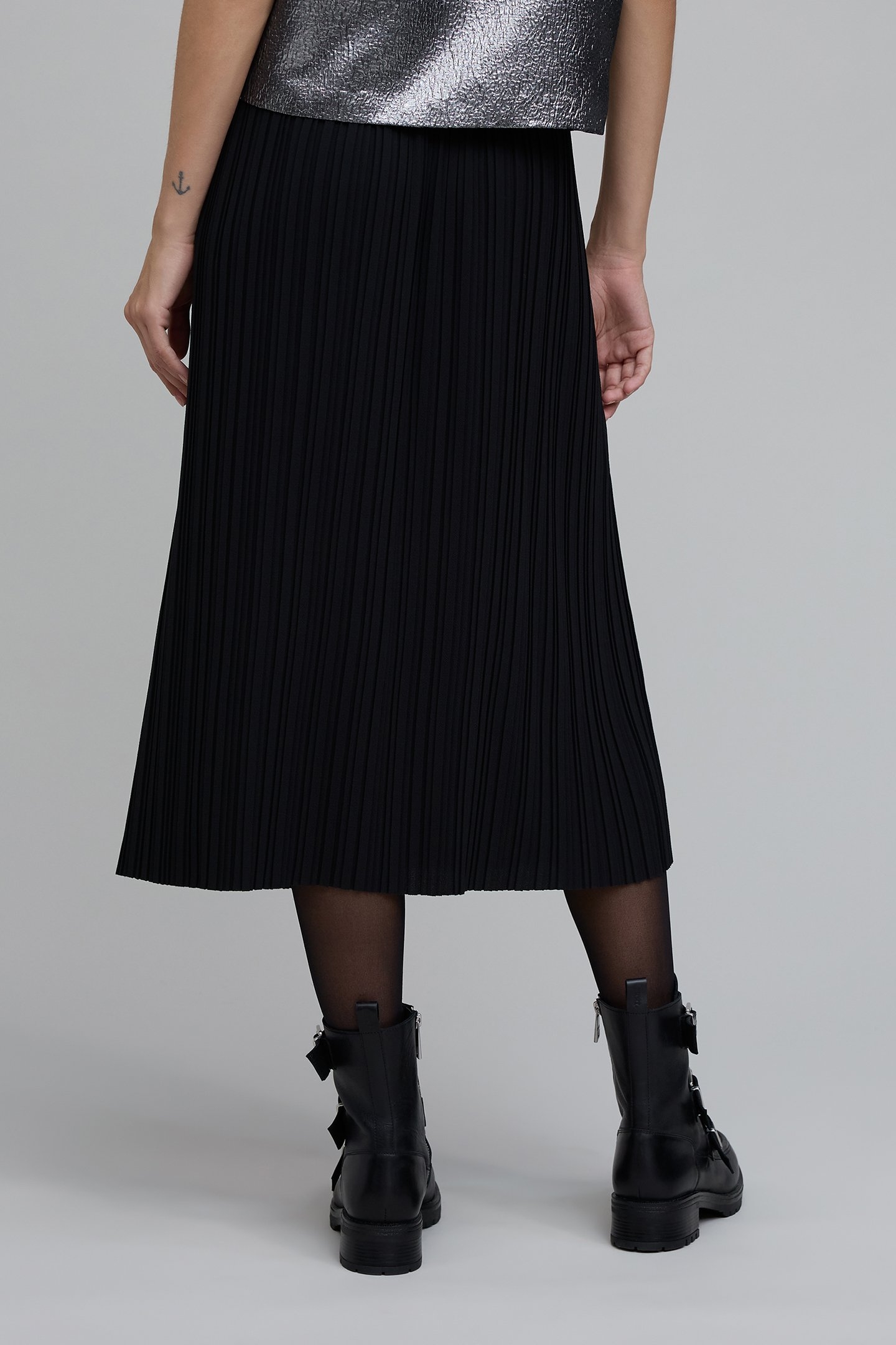 BLACK PLEATED MIDI SKIRT 2