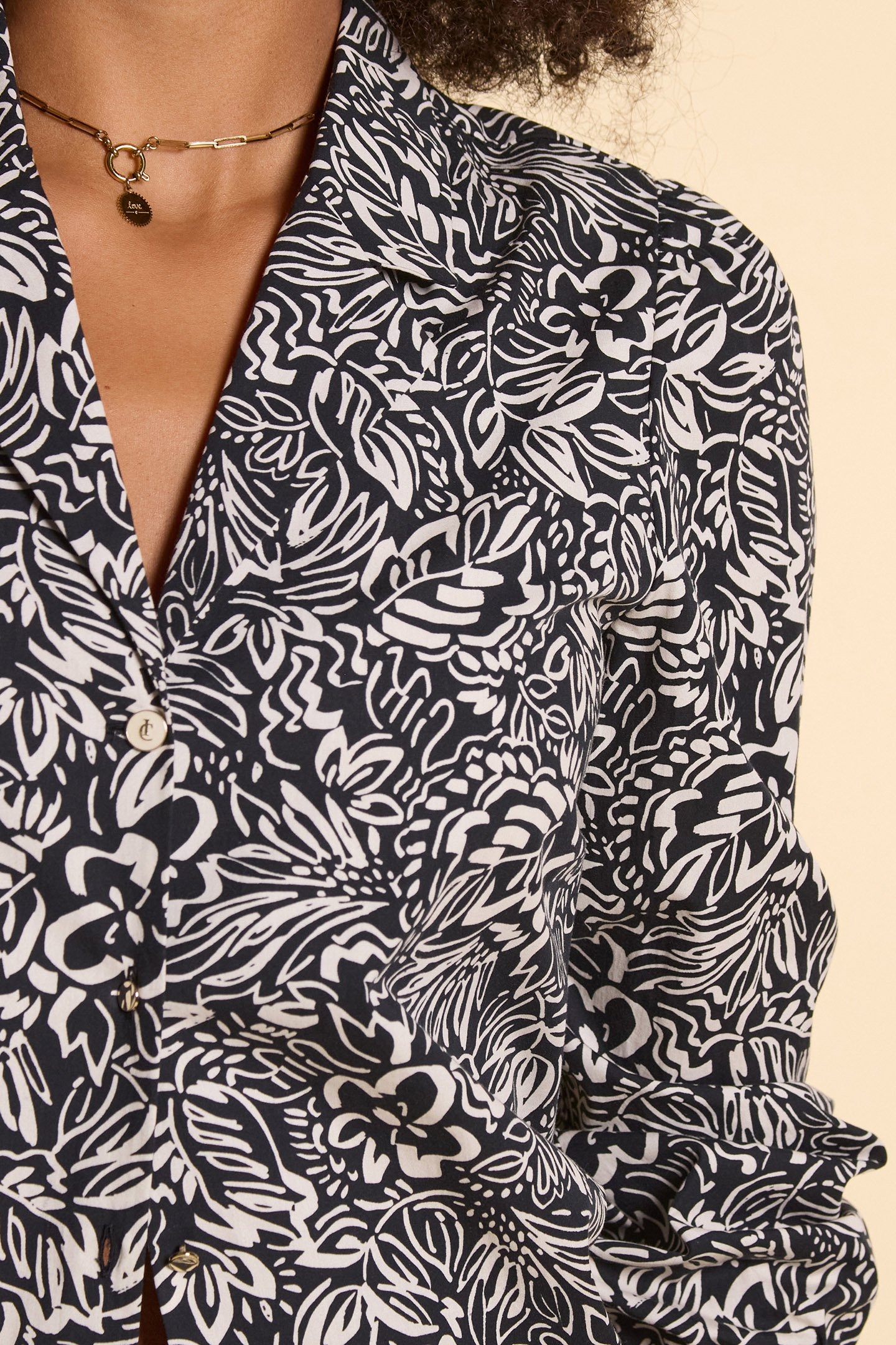 BLACK SHIRT WITH GRAPHIC FLORAL PRINT 7