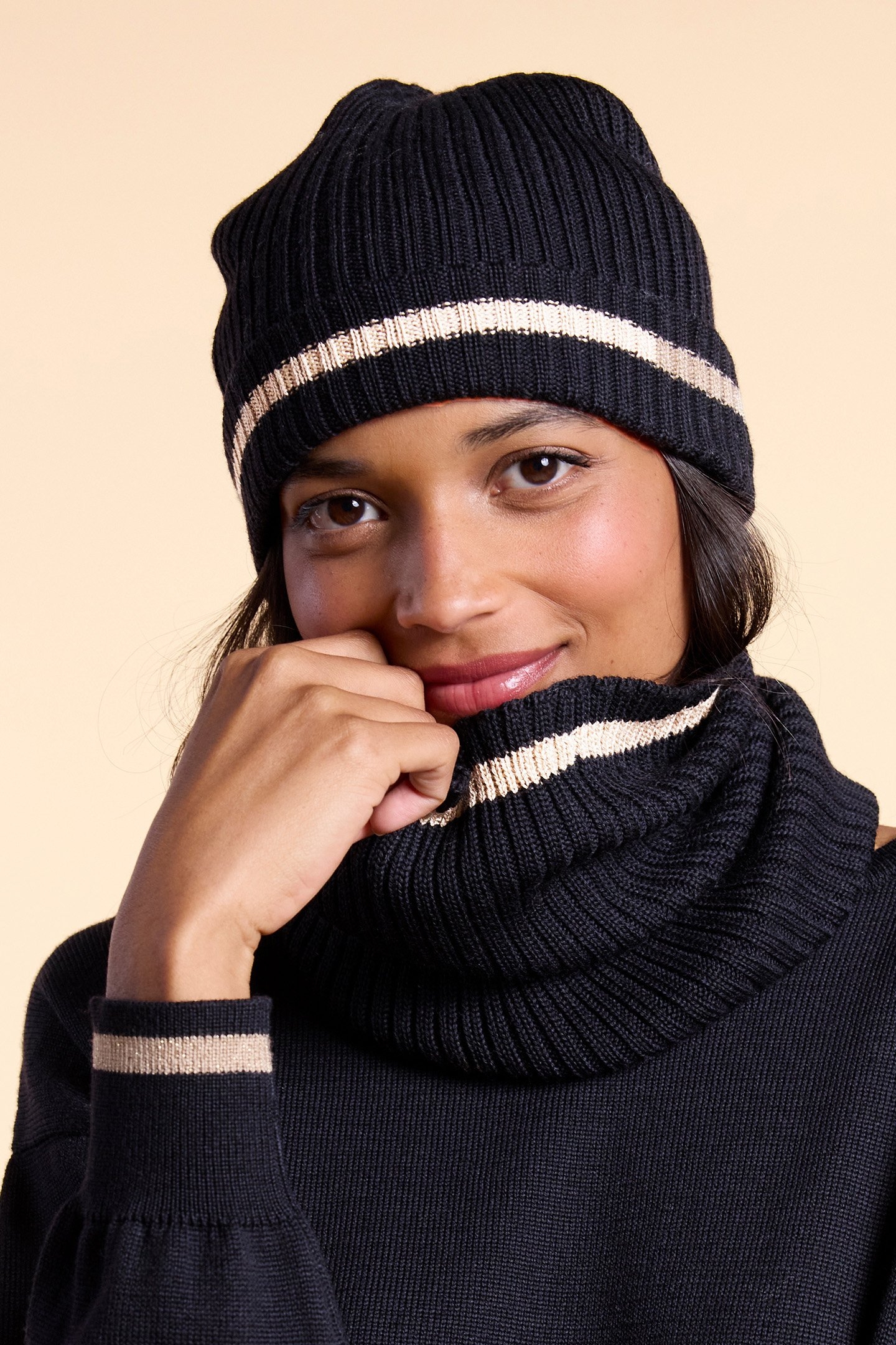 LAFRANÇAISE BLACK RIBBED KNIT BEANIE 2