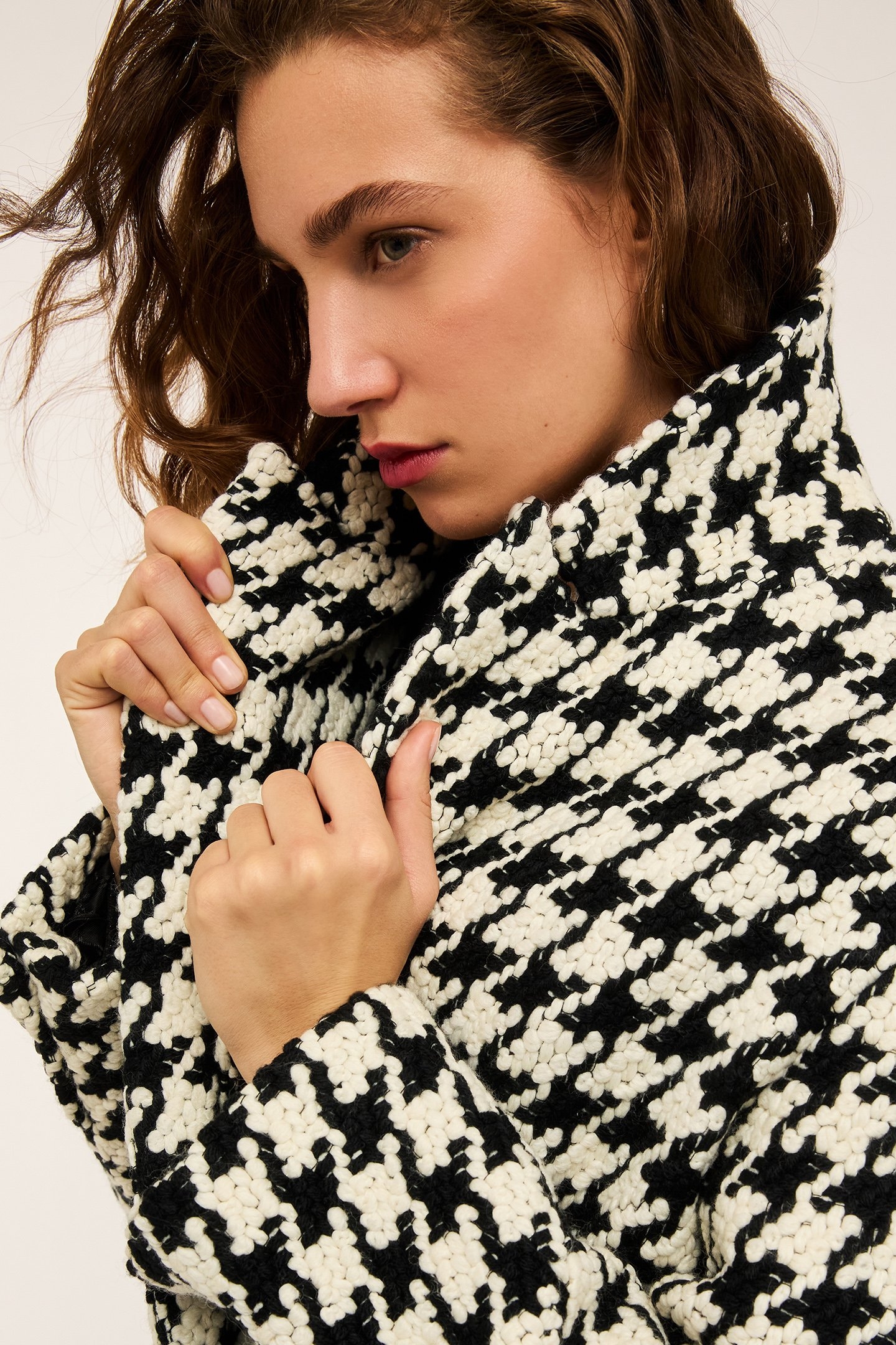 HOUNDSTOOTH PATTERNED KNITTED COAT BLACK 5