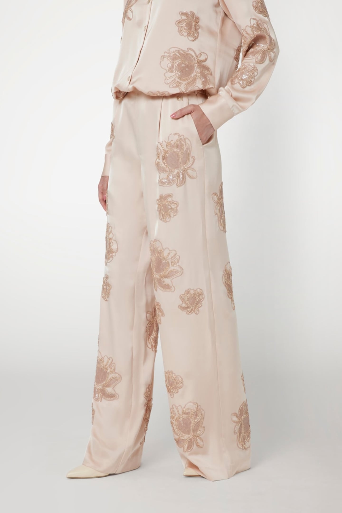 MARCIANO BY GUESS GWEN EMBRO PANT CALM SANDS MULTI 1