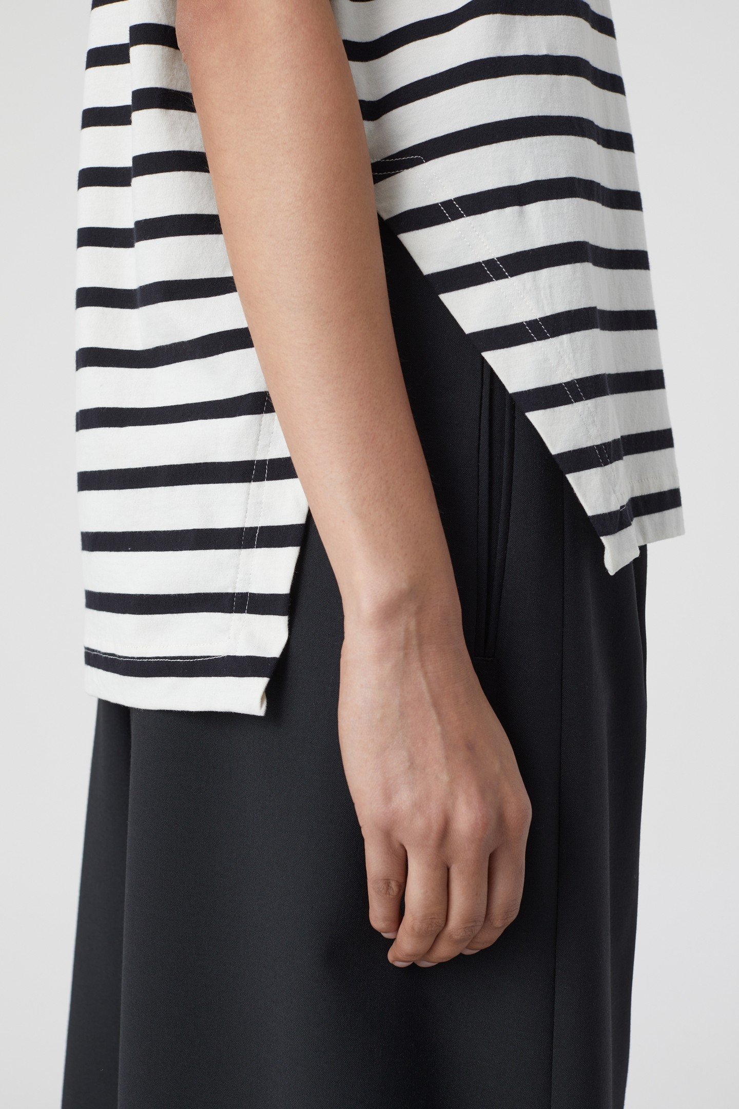 CREW NECK CAP SLEEVE T-SHIRTS BLACK 5