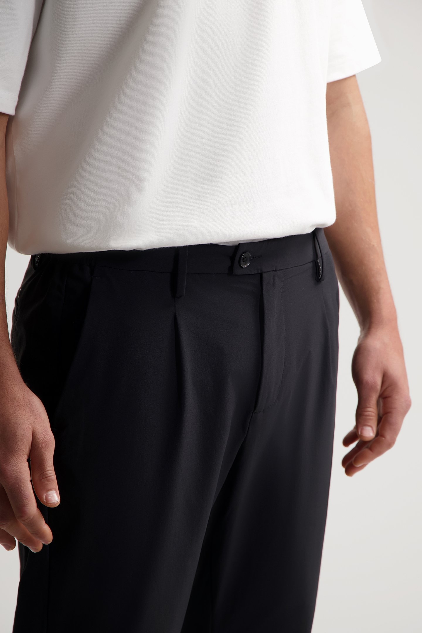 DS_LOGAN TECH CHINO BLACK 6