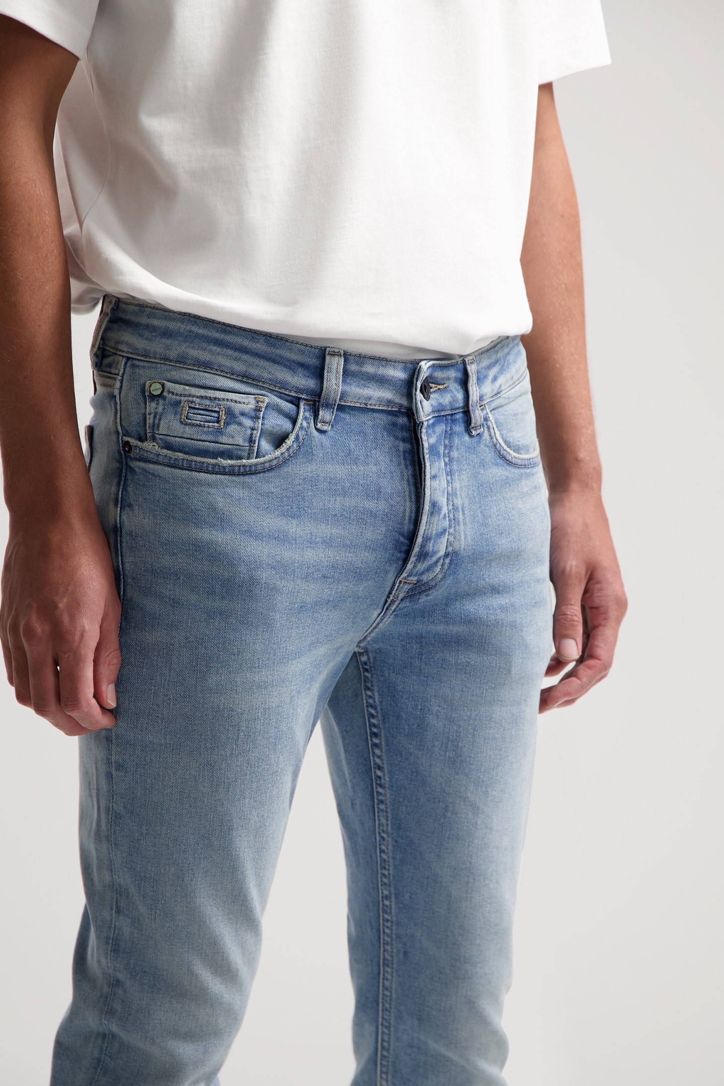 DS_MR. E - PAROU BLEACHED PAROU BLEACHED 6