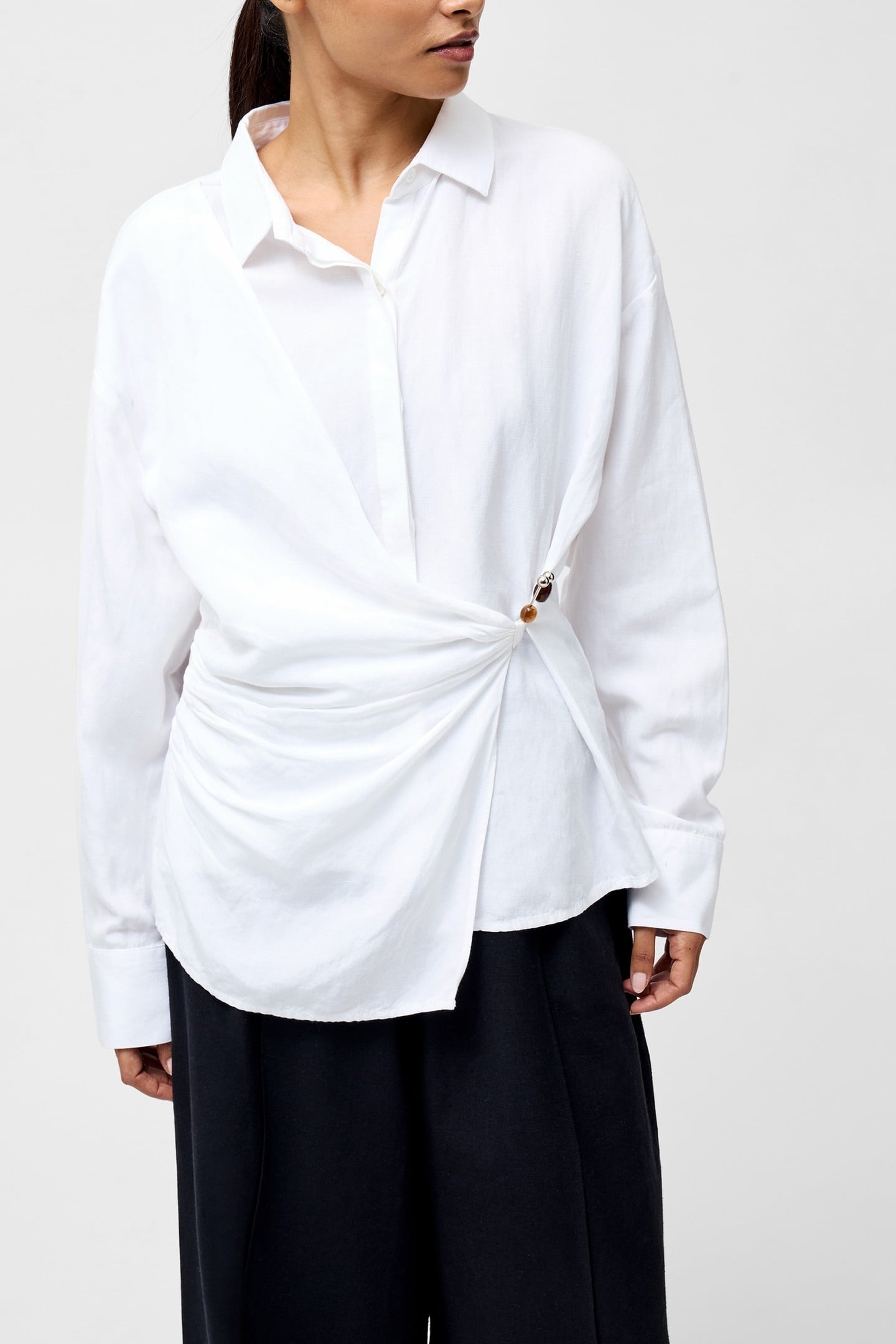 AURI LINEN CLASP SHIRT LINEN WHITE 1