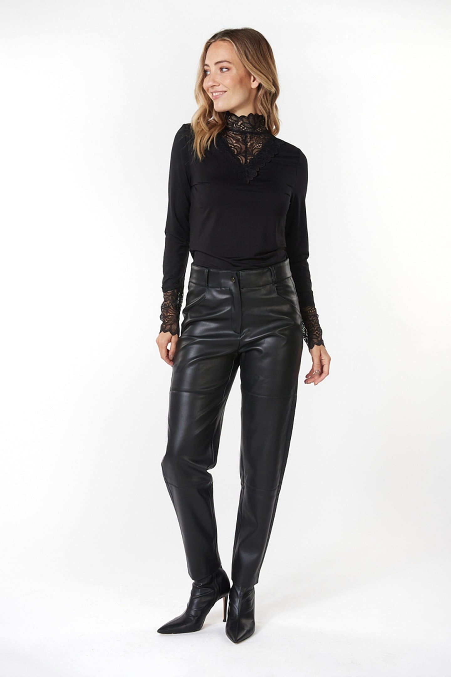 T-SHIRT COL LACE BLACK 1