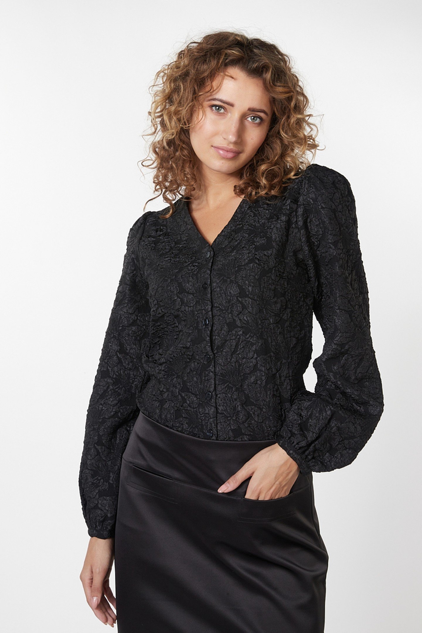 BLOUSE FANCY FLOWER JACQUARD BLACK 1