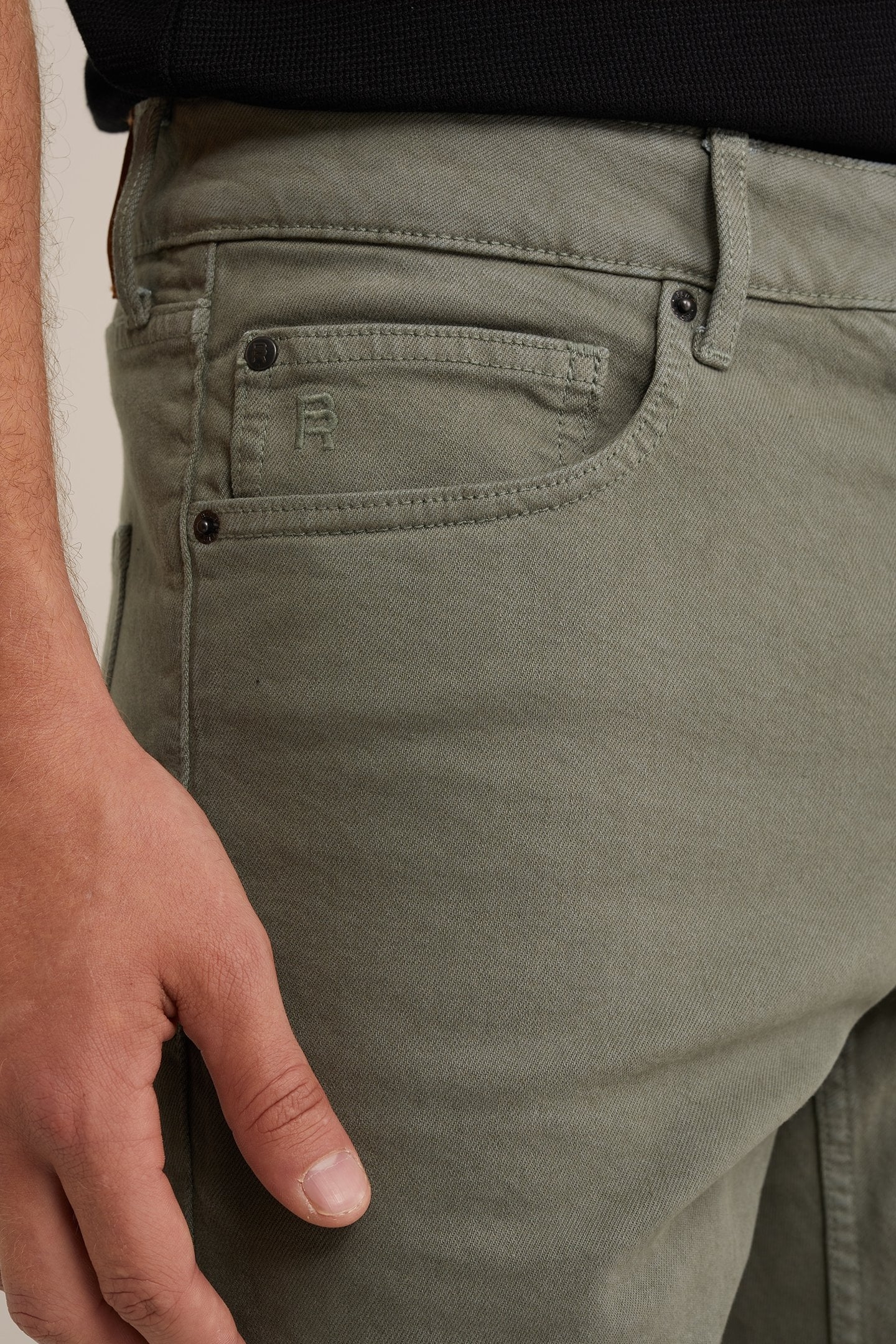 SHORT GREYISH GREEN 5