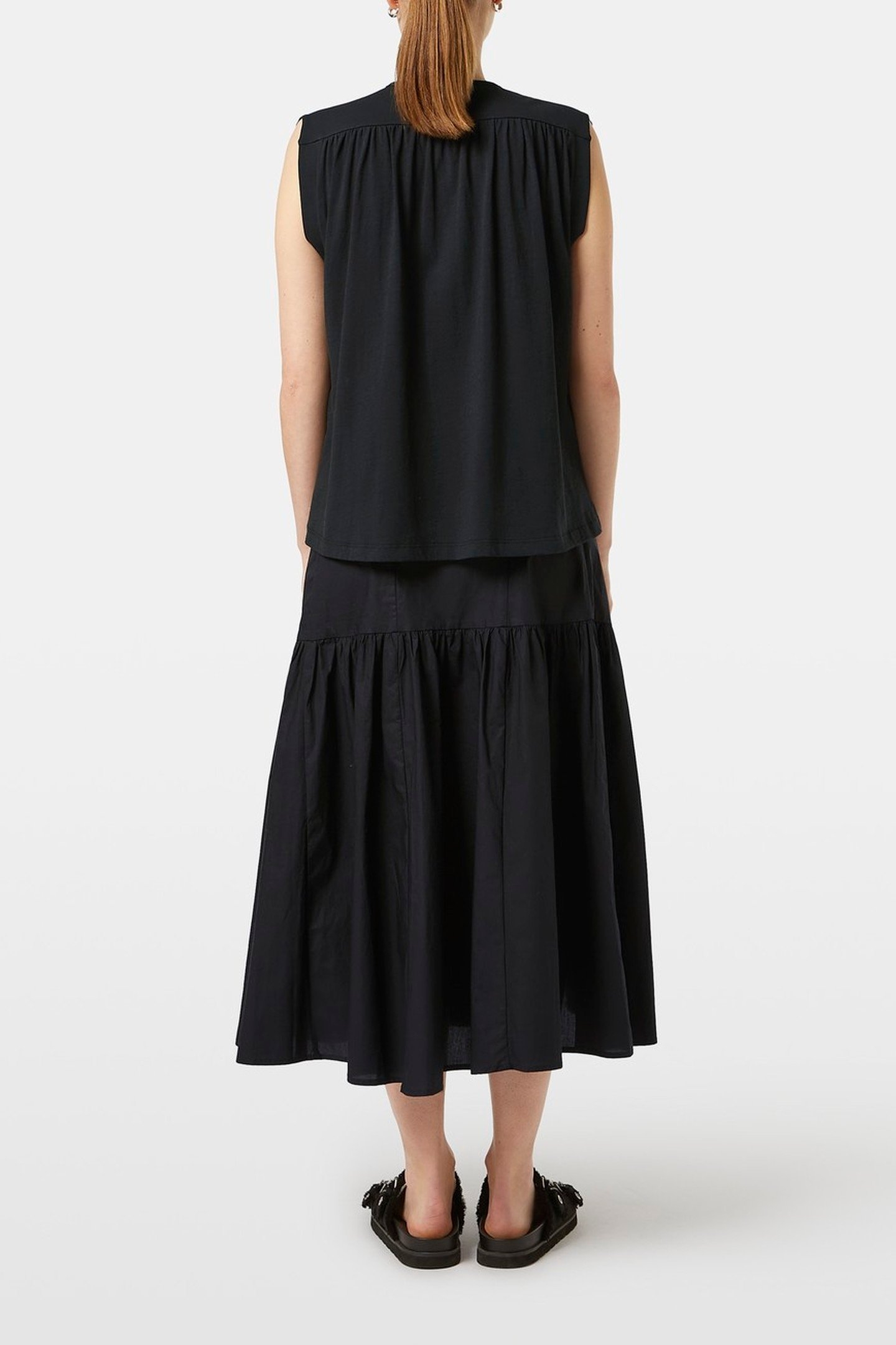 DRAPEY V-NECK T-SHIRT BLACK 4