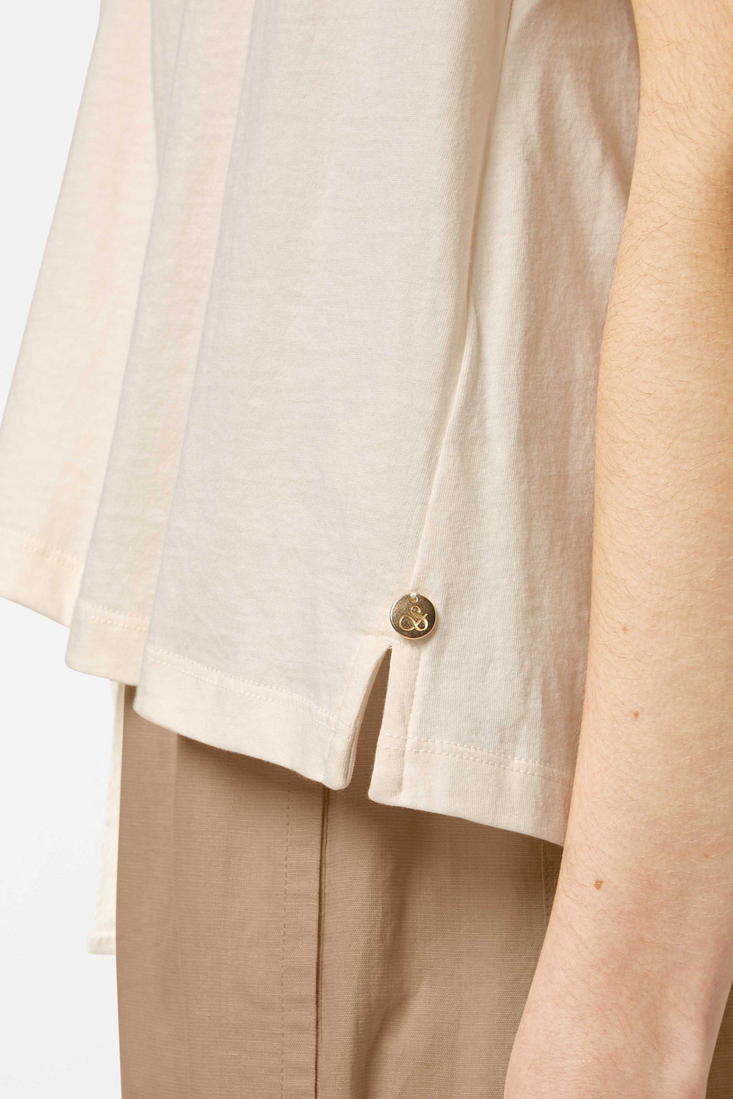 DRAPEY V-NECK T-SHIRT SOFT ICE 6