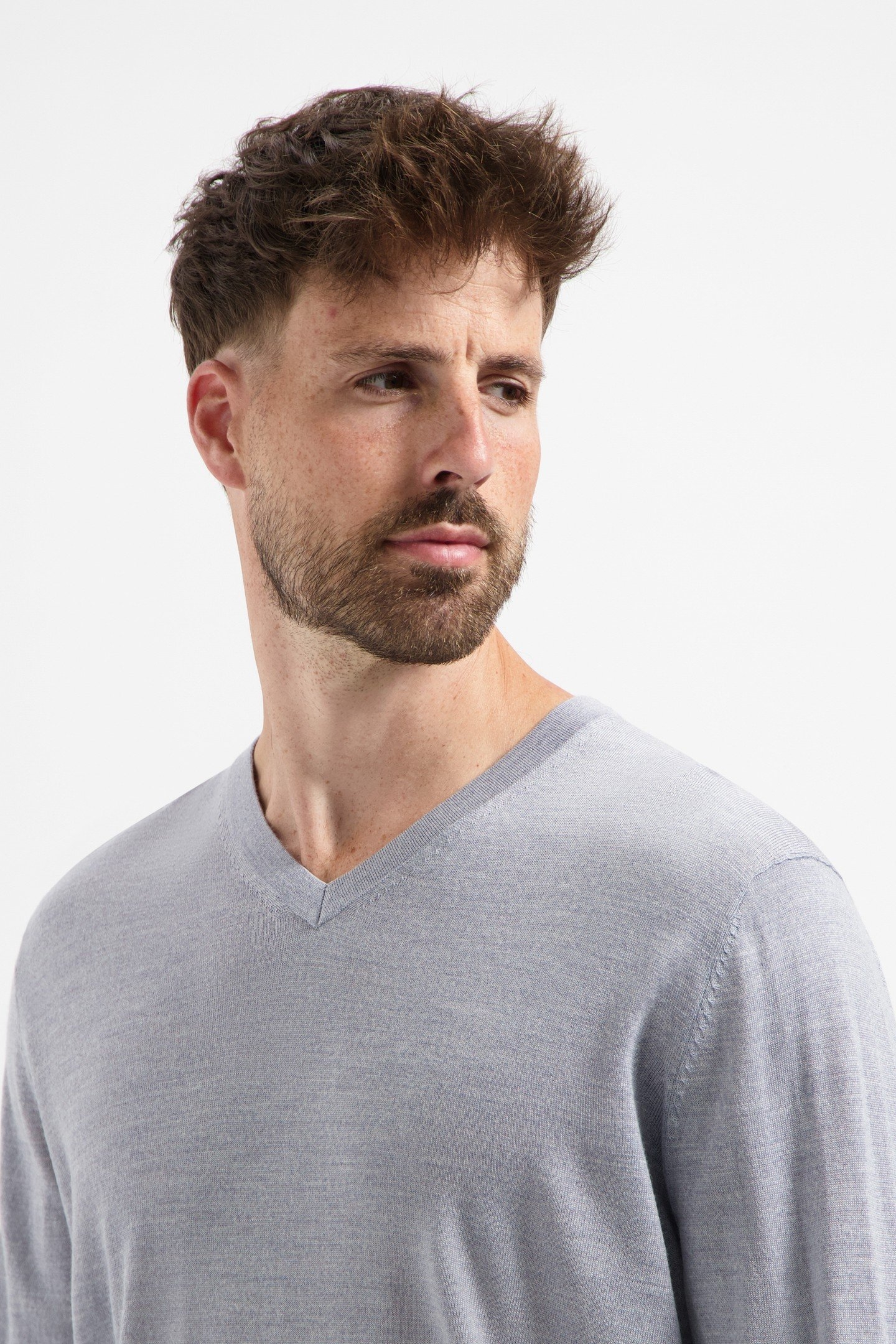 V NECK100% MERINO MOONSTONE GREY 2