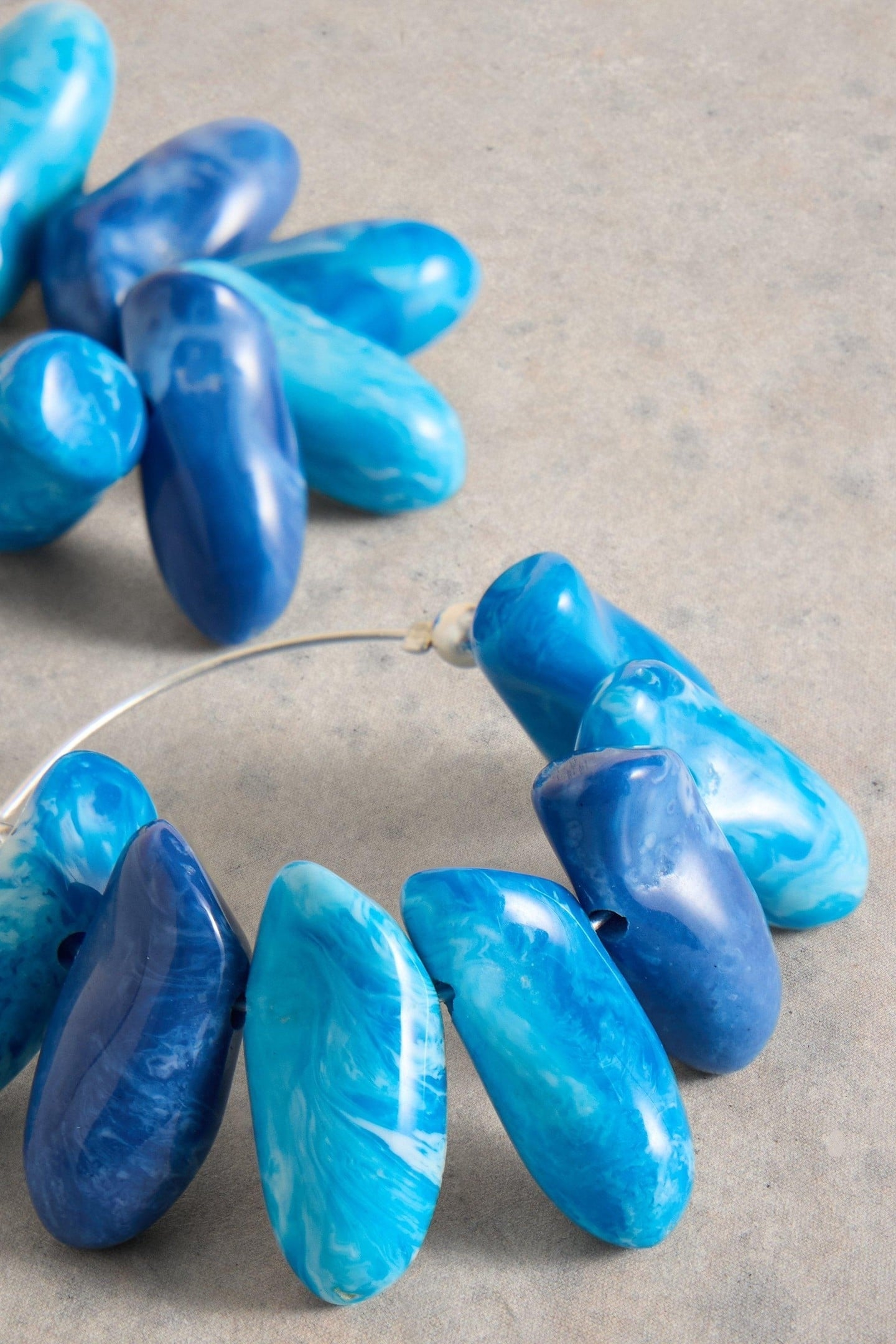 CAMELLIA RESIN EARRING BLUE MULTI 2