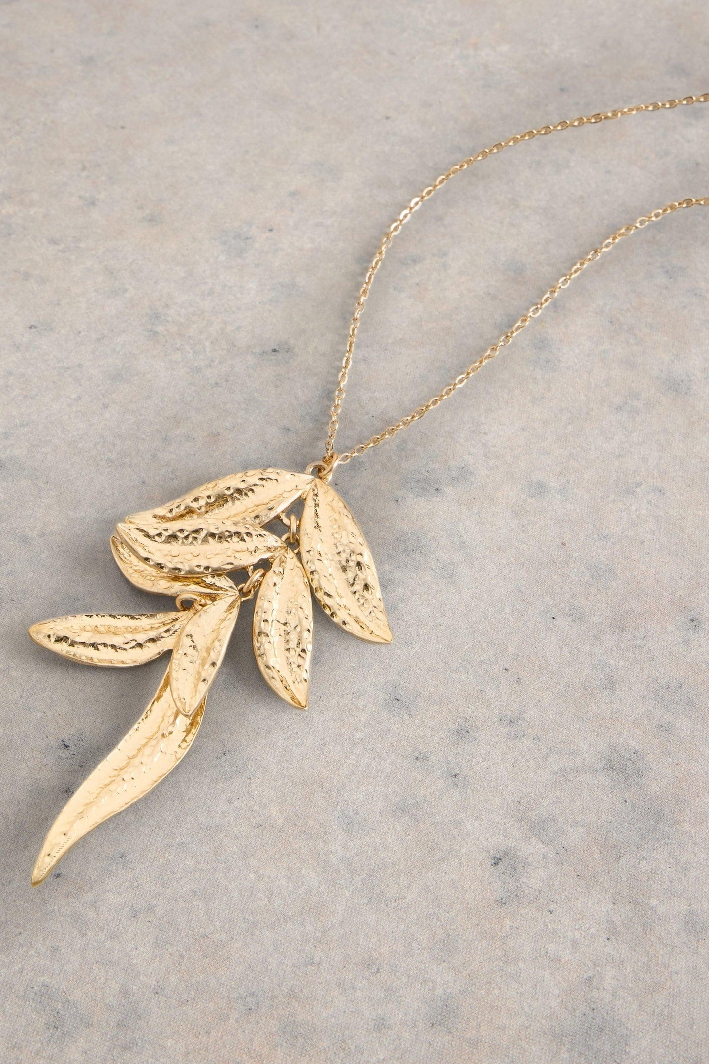 ALLY LEAF PENDANT NECKLACE GOLD TONE METALLIC 1