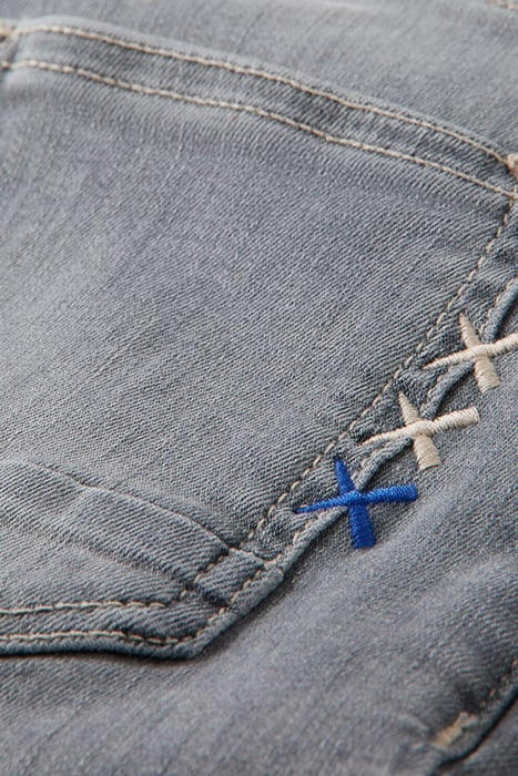 SEASONAL ESSENTIALS STRUMMER SLIM FIT JEANS — SHORELINE 3