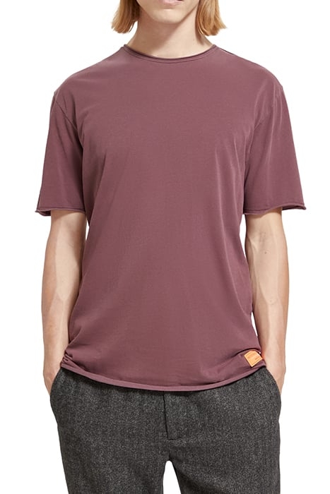 RELAXED FIT RAW EDGE T-SHIRT IN ORGANIC COTTON BERRY WINE 1