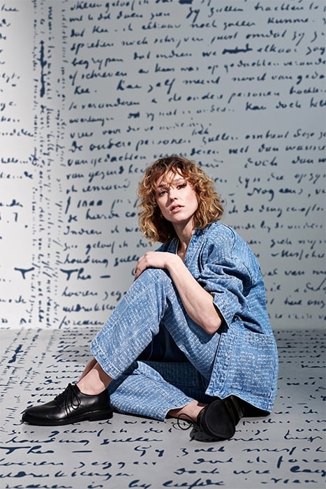 VAN ROPE LETTER BLUE 3