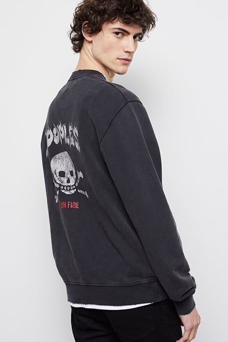SWEAT COL ROND SKULL FLAMES BLACK WASHED 2