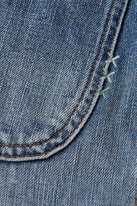 SEASONAL WAVE WITH WORKWEAR DETAILS — FAVOURITE TRACK 8