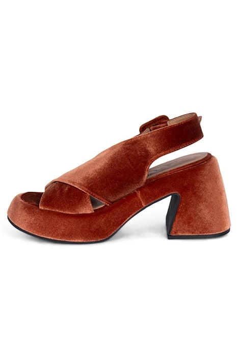 RETRO HEELED PLATFORM CROSS SANDAL VELVET CARAMEL CAFÉ 2