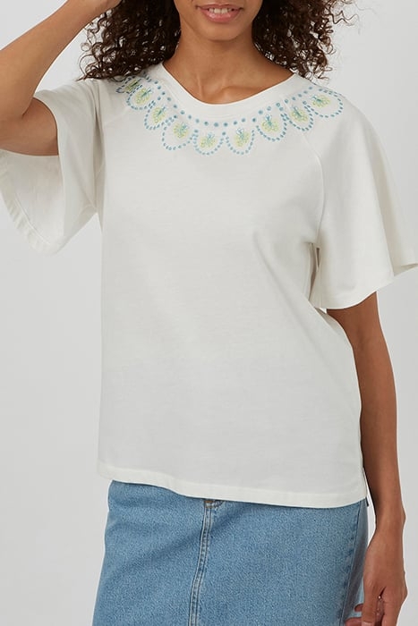EMBROIDERY DETAILS SSLV TEE WHITE 1