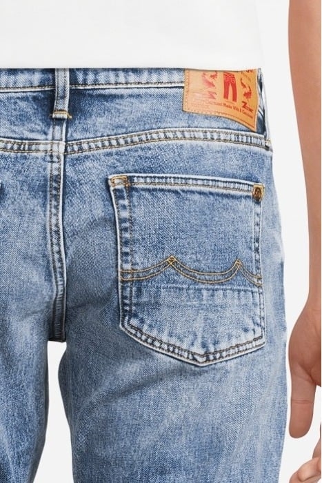 JOSHUA XAVIER LIGHT USED 4