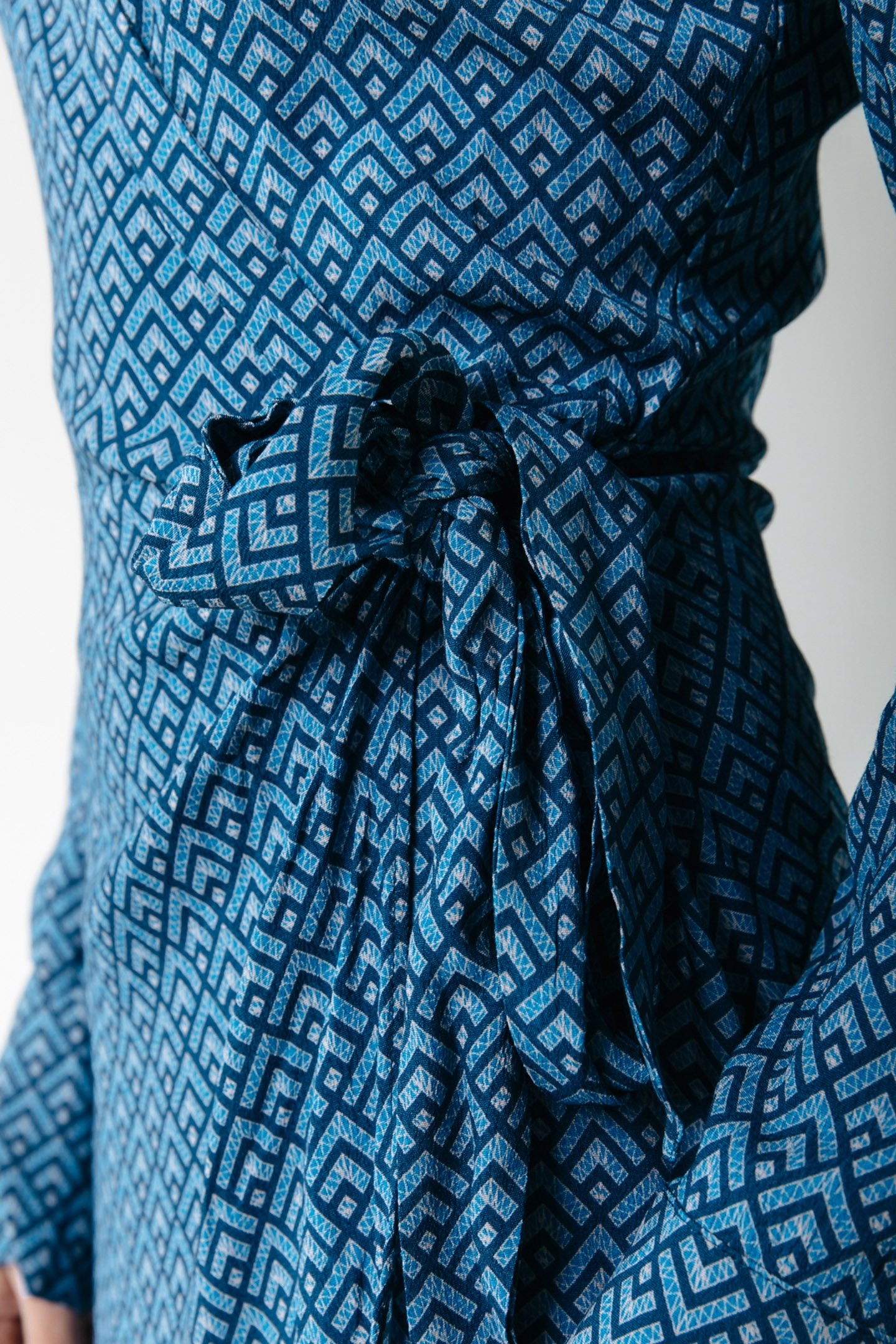 LEA SMALL GEO WRAP MIDI DRESS LS DARK PETROL 4