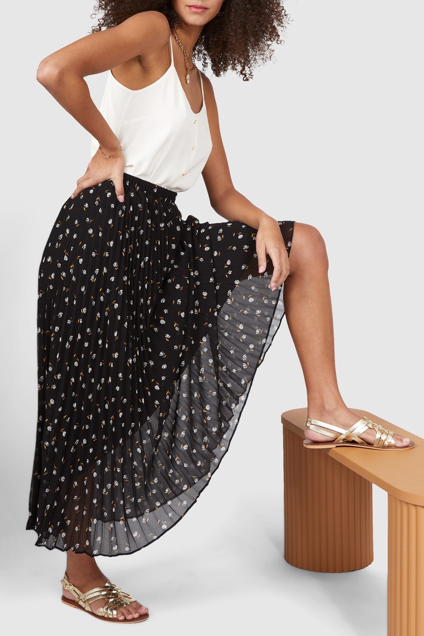 BLACK PLEATED LONG SKIRT, ROCK MINI-FLOWER PRINT 4