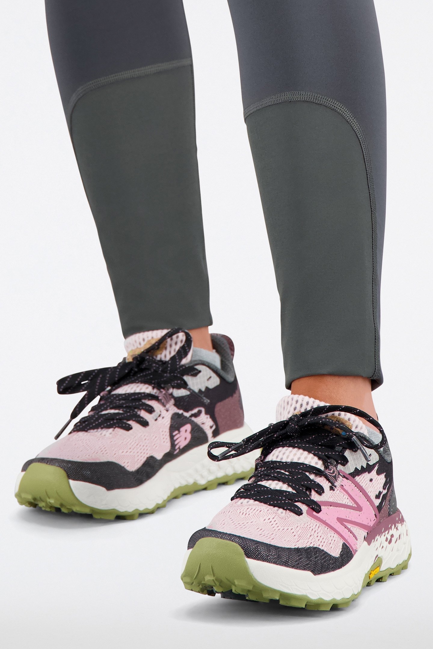 HIGH RISE LEGGINGS IN BLACK 7