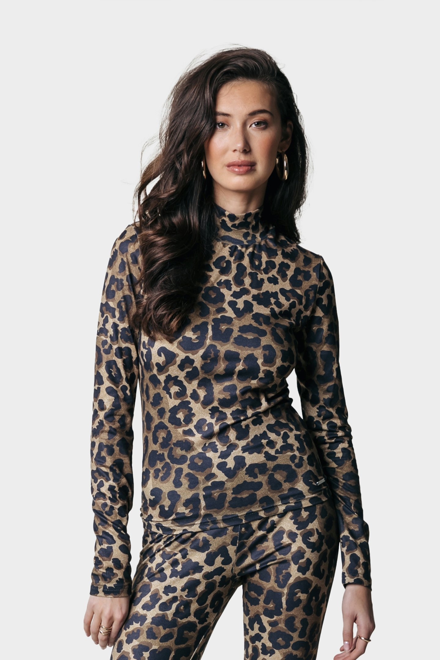 NEYO LEOPARD PEACHED TURTLENECK TOP WARM BROWN 1