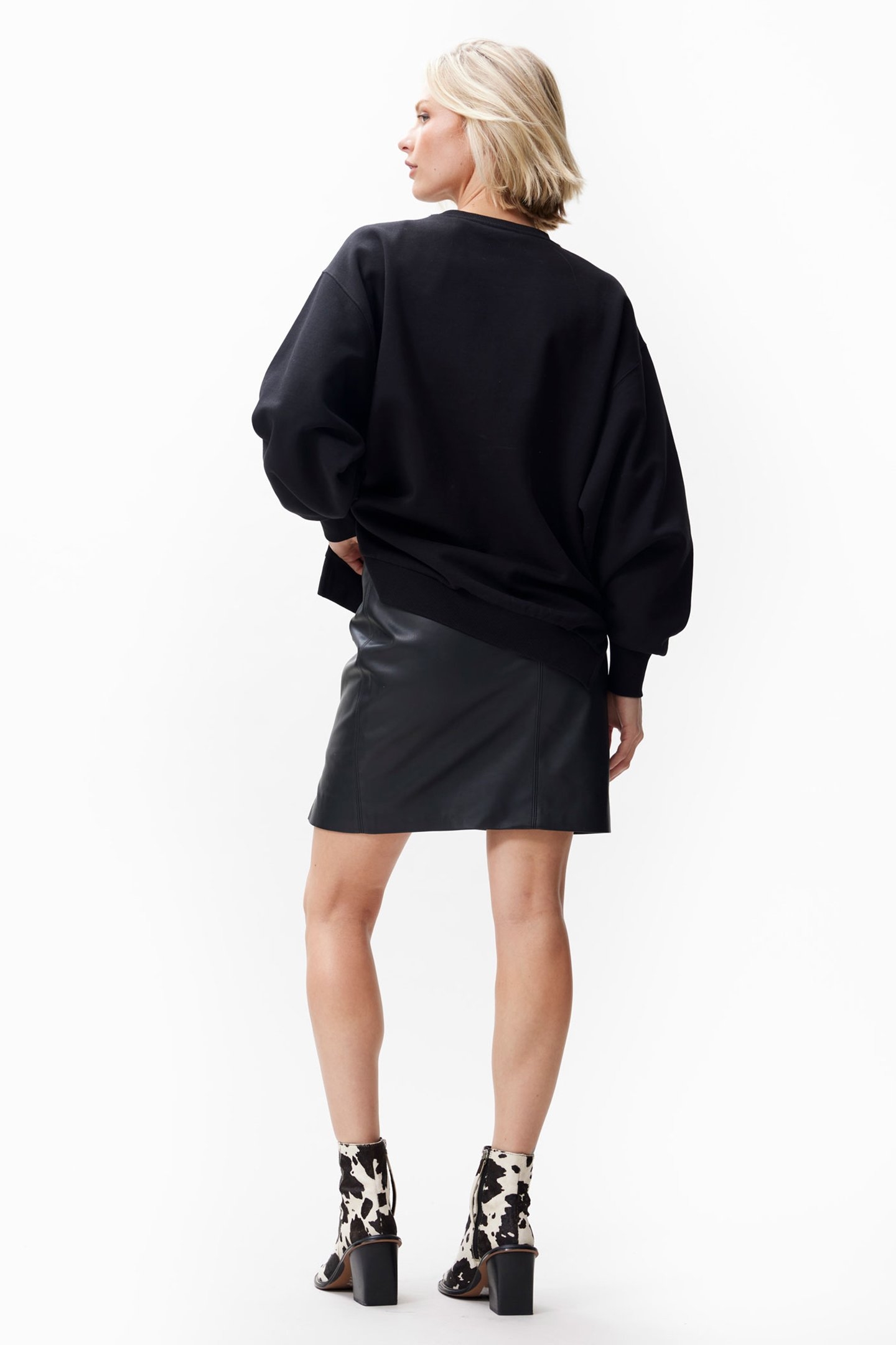 RELAXED SWEATER BLACK 4